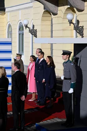 LKS 20261006 King Felipe and Queen Letizia of Spain and President Alexander Stubb of Finland and his wife Suzanne Innes-Stubb during the welcoming ceremony in front of the Presidential Palace in Helsinki, Finland, on October 6, 2026. King Felipe and Queen Letizia are on a two-day state visit to Finland. - MARKKU ULANDER Helsinki Finland  Copyright: xMarkkuxUlanderx yU0TLILo9tE