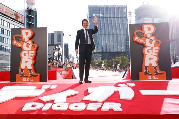 Star Tom Cruise poses for photos at the Digger Japan premiere on October 6, 2026, in Tokyo, Japan. Tom Cruise met with enthusiastic fans and signed autographs on the red carpet in the heart of Tokyo s Ginza district.  aflo_353717684