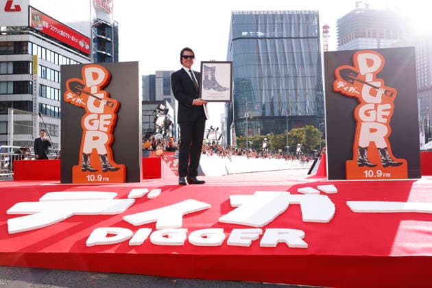 Star Tom Cruise poses for photos at the Digger Japan premiere on October 6, 2026, in Tokyo, Japan. Tom Cruise met with enthusiastic fans and signed autographs on the red carpet in the heart of Tokyo s Ginza district.  aflo_353717686