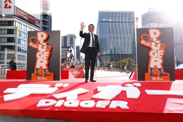 Star Tom Cruise poses for photos at the Digger Japan premiere on October 6, 2026, in Tokyo, Japan. Tom Cruise met with enthusiastic fans and signed autographs on the red carpet in the heart of Tokyo s Ginza district.  aflo_353717687