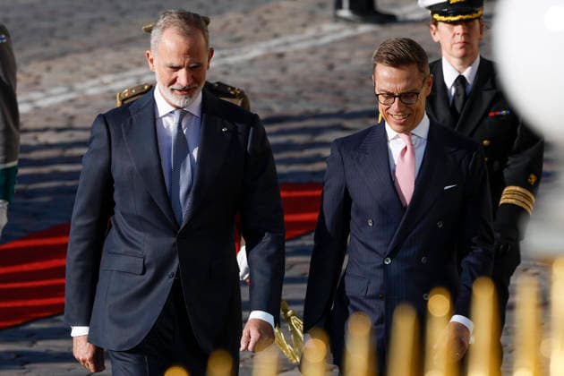 King of Spain Felipe VI (L) and and Finnish President Alexander Stubb (R) upon their arrival at the Presidential Palace for the welcome ceremony as part of the Spanish king and queen s state visit to Finland in Helsinki, Finland, 06 October 2026. Spanish King and Queen visit Finland !ACHTUNG: NUR REDAKTIONELLE NUTZUNG!  Copyright: xJ.J.xGuillénx GRAF711 20261006-55021600048_1