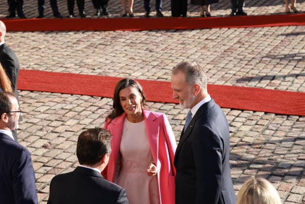 October 6, 2026, Espoo, Espoo, Finland: President ALEXANDER STUBB and his spouse SUZANNE INNES-STUBB welcome King FELIPE VI and Queen LETIZIA of Spain during the official welcoming ceremony marking the start of the royal couple s state visit to strengthen bilateral relations. Espoo Finland  - ZUMAt172 20261006_zip_t172_001 Copyright: xJosexTabaresx