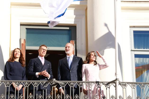 October 6, 2026, Espoo, Espoo, Finland: President ALEXANDER STUBB and his spouse SUZANNE INNES-STUBB welcome King FELIPE VI and Queen LETIZIA of Spain during the official welcoming ceremony marking the start of the royal couple s state visit to strengthen bilateral relations. Espoo Finland  - ZUMAt172 20261006_zip_t172_003 Copyright: xJosexTabaresx