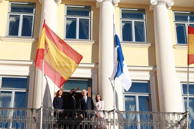 October 6, 2026, Espoo, Espoo, Finland: President ALEXANDER STUBB and his spouse SUZANNE INNES-STUBB welcome King FELIPE VI and Queen LETIZIA of Spain during the official welcoming ceremony marking the start of the royal couple s state visit to strengthen bilateral relations. Espoo Finland  - ZUMAt172 20261006_zip_t172_005 Copyright: xJosexTabaresx