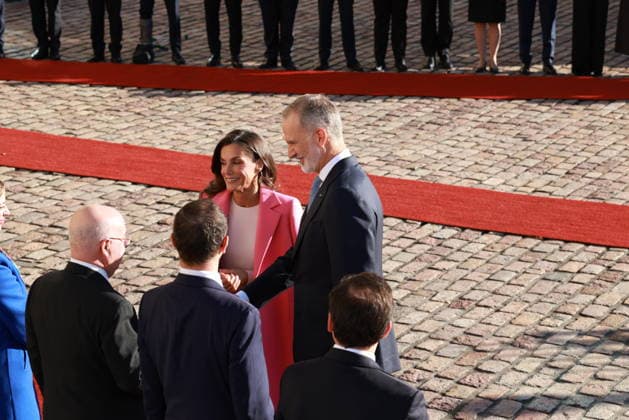October 6, 2026, Espoo, Espoo, Finland: President ALEXANDER STUBB and his spouse SUZANNE INNES-STUBB welcome King FELIPE VI and Queen LETIZIA of Spain during the official welcoming ceremony marking the start of the royal couple s state visit to strengthen bilateral relations. Espoo Finland  - ZUMAt172 20261006_zip_t172_009 Copyright: xJosexTabaresx
