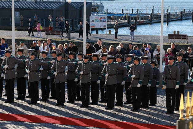 October 6, 2026, Espoo, Espoo, Finland: President ALEXANDER STUBB and his spouse SUZANNE INNES-STUBB welcome King FELIPE VI and Queen LETIZIA of Spain during the official welcoming ceremony marking the start of the royal couple s state visit to strengthen bilateral relations. Espoo Finland  - ZUMAt172 20261006_zip_t172_015 Copyright: xJosexTabaresx