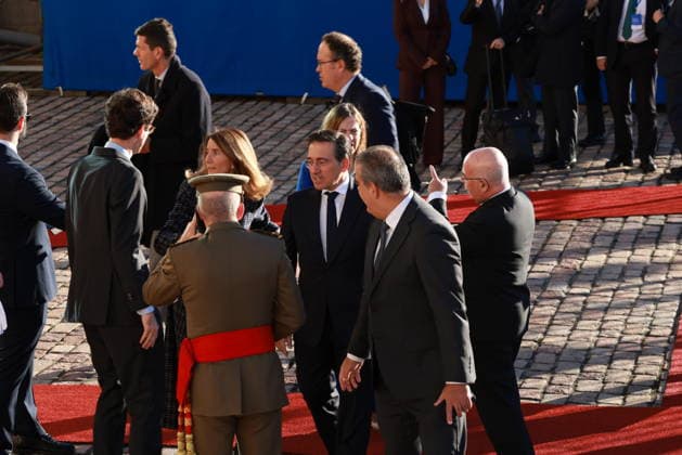 October 6, 2026, Espoo, Espoo, Finland: President ALEXANDER STUBB and his spouse SUZANNE INNES-STUBB welcome King FELIPE VI and Queen LETIZIA of Spain during the official welcoming ceremony marking the start of the royal couple s state visit to strengthen bilateral relations. Espoo Finland  - ZUMAt172 20261006_zip_t172_020 Copyright: xJosexTabaresx