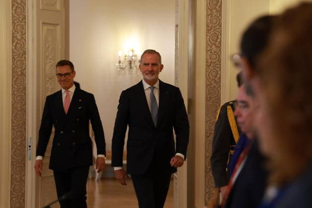 October 6, 2026, Espoo, Espoo, Finland: President ALEXANDER STUBB and his spouse SUZANNE INNES-STUBB welcome King FELIPE VI and Queen LETIZIA of Spain during the official welcoming ceremony marking the start of the royal couple s state visit to strengthen bilateral relations. Espoo Finland  - ZUMAt172 20261006_zip_t172_028 Copyright: xJosexTabaresx