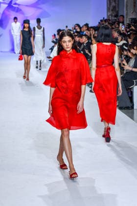 PFW - Shiatzy Chen Runway A model walks the runway during the Shiatzy Chen Womenswear Spring Summer 2027 show as part of Paris Fashion Week on October 05, 2026 in Paris, France. Photo by Shootpix ABACAPRESS.COM Paris France  Copyright: xShootpix ABACAx