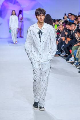 PFW - Shiatzy Chen Runway A model walks the runway during the Shiatzy Chen Womenswear Spring Summer 2027 show as part of Paris Fashion Week on October 05, 2026 in Paris, France. Photo by Shootpix ABACAPRESS.COM Paris France  Copyright: xShootpix ABACAx