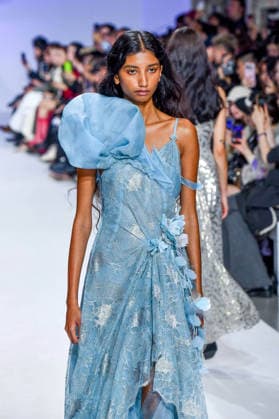 PFW - Shiatzy Chen Runway A model walks the runway during the Shiatzy Chen Womenswear Spring Summer 2027 show as part of Paris Fashion Week on October 05, 2026 in Paris, France. Photo by Shootpix ABACAPRESS.COM Paris France  Copyright: xShootpix ABACAx