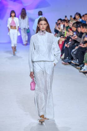 PFW - Shiatzy Chen Runway A model walks the runway during the Shiatzy Chen Womenswear Spring Summer 2027 show as part of Paris Fashion Week on October 05, 2026 in Paris, France. Photo by Shootpix ABACAPRESS.COM Paris France  Copyright: xShootpix ABACAx