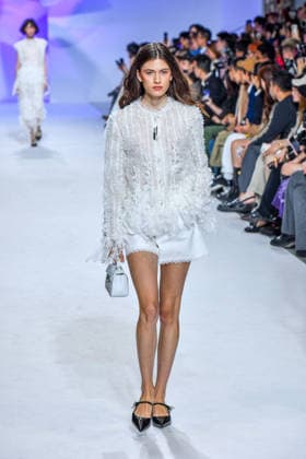 PFW - Shiatzy Chen Runway A model walks the runway during the Shiatzy Chen Womenswear Spring Summer 2027 show as part of Paris Fashion Week on October 05, 2026 in Paris, France. Photo by Shootpix ABACAPRESS.COM Paris France  Copyright: xShootpix ABACAx