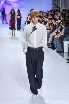 PFW - Shiatzy Chen Runway A model walks the runway during the Shiatzy Chen Womenswear Spring Summer 2027 show as part of Paris Fashion Week on October 05, 2026 in Paris, France. Photo by Shootpix ABACAPRESS.COM Paris France  Copyright: xShootpix ABACAx