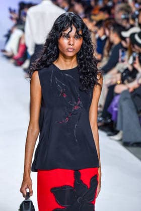 PFW - Shiatzy Chen Runway A model walks the runway during the Shiatzy Chen Womenswear Spring Summer 2027 show as part of Paris Fashion Week on October 05, 2026 in Paris, France. Photo by Shootpix ABACAPRESS.COM Paris France  Copyright: xShootpix ABACAx