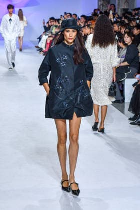 PFW - Shiatzy Chen Runway A model walks the runway during the Shiatzy Chen Womenswear Spring Summer 2027 show as part of Paris Fashion Week on October 05, 2026 in Paris, France. Photo by Shootpix ABACAPRESS.COM Paris France  Copyright: xShootpix ABACAx