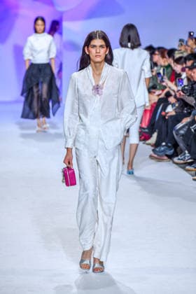 PFW - Shiatzy Chen Runway A model walks the runway during the Shiatzy Chen Womenswear Spring Summer 2027 show as part of Paris Fashion Week on October 05, 2026 in Paris, France. Photo by Shootpix ABACAPRESS.COM Paris France  Copyright: xShootpix ABACAx