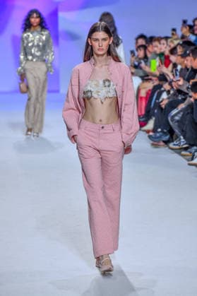 PFW - Shiatzy Chen Runway A model walks the runway during the Shiatzy Chen Womenswear Spring Summer 2027 show as part of Paris Fashion Week on October 05, 2026 in Paris, France. Photo by Shootpix ABACAPRESS.COM Paris France  Copyright: xShootpix ABACAx