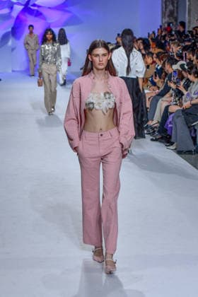 PFW - Shiatzy Chen Runway A model walks the runway during the Shiatzy Chen Womenswear Spring Summer 2027 show as part of Paris Fashion Week on October 05, 2026 in Paris, France. Photo by Shootpix ABACAPRESS.COM Paris France  Copyright: xShootpix ABACAx