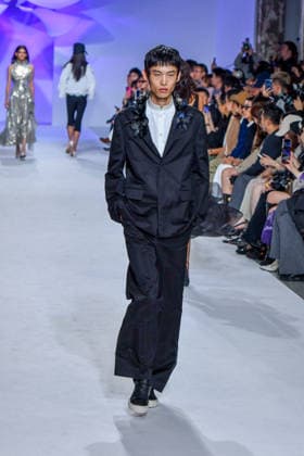 PFW - Shiatzy Chen Runway A model walks the runway during the Shiatzy Chen Womenswear Spring Summer 2027 show as part of Paris Fashion Week on October 05, 2026 in Paris, France. Photo by Shootpix ABACAPRESS.COM Paris France  Copyright: xShootpix ABACAx