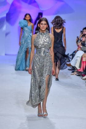 PFW - Shiatzy Chen Runway A model walks the runway during the Shiatzy Chen Womenswear Spring Summer 2027 show as part of Paris Fashion Week on October 05, 2026 in Paris, France. Photo by Shootpix ABACAPRESS.COM Paris France  Copyright: xShootpix ABACAx