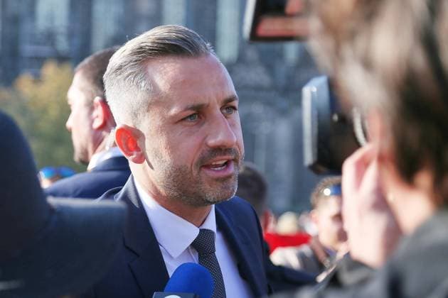 Magdeburg, Sachsen-Anhalt, Deutschland, 06.10.2026: Konstituierende Sitzung des Landtags: Der AfD-Politiker Ulrich Siegmund geht in die Nähe zu Demonstranten auf dem Domplatz und gibt Interviews. Copyright: xdtsxNachrichtenagenturx dts_137219