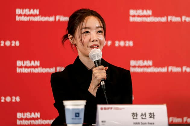 The Table: Day and Night cast at Busan International Film Festival South Korean actor Han Sun-hwa speaks during a press conference for The Table: Day and Night, the opening film of the 31st Busan International Film Festival (BIFF), at the Busan Cinema Center in Busan, South Korea, on October 06, 2026. Busan South Korea  Copyright: xMatrixxImages JungxUi-Chelx