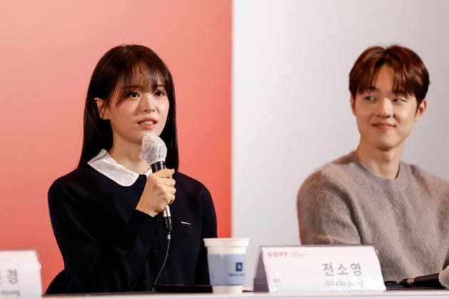 The Table: Day and Night cast at Busan International Film Festival South Korean actor Jeon So-young (L) speaks during a press conference for The Table: Day and Night, the opening film of the 31st Busan International Film Festival (BIFF), at the Busan Cinema Center in Busan, South Korea, on October 06, 2026. Busan South Korea  Copyright: xMatrixxImages JungxUi-Chelx