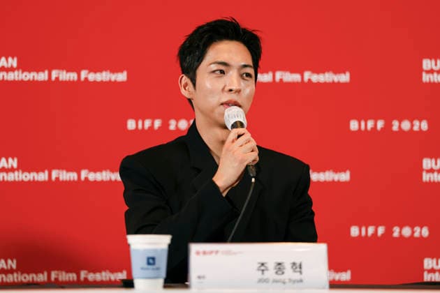 The Table: Day and Night cast at Busan International Film Festival South Korean actor Joo Jong-hyuk speaks during a press conference for The Table: Day and Night, the opening film of the 31st Busan International Film Festival (BIFF), at the Busan Cinema Center in Busan, South Korea, on October 06, 2026. Busan South Korea  Copyright: xMatrixxImages JungxUi-Chelx