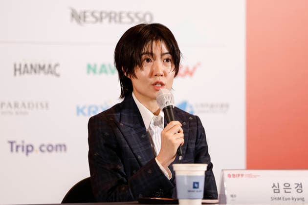 The Table: Day and Night cast at Busan International Film Festival South Korean actor Shim Eun-kyung speaks during a press conference for The Table: Day and Night, the opening film of the 31st Busan International Film Festival (BIFF), at the Busan Cinema Center in Busan, South Korea, on October 06, 2026. Busan South Korea  Copyright: xMatrixxImages JungxUi-Chelx