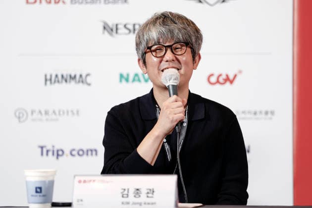 The Table: Day and Night cast at Busan International Film Festival South Korean film director Kim Jong-kwan speaks during a press conference for The Table: Day and Night, the opening film of the 31st Busan International Film Festival (BIFF), at the Busan Cinema Center in Busan, South Korea, on October 06, 2026. Busan South Korea  Copyright: xMatrixxImages JungxUi-Chelx