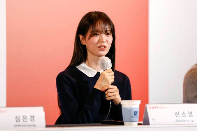 The Table: Day and Night cast at Busan International Film Festival South Korean actor Jeon So-young speaks during a press conference for The Table: Day and Night, the opening film of the 31st Busan International Film Festival (BIFF), at the Busan Cinema Center in Busan, South Korea, on October 06, 2026. Busan South Korea  Copyright: xMatrixxImages JungxUi-Chelx