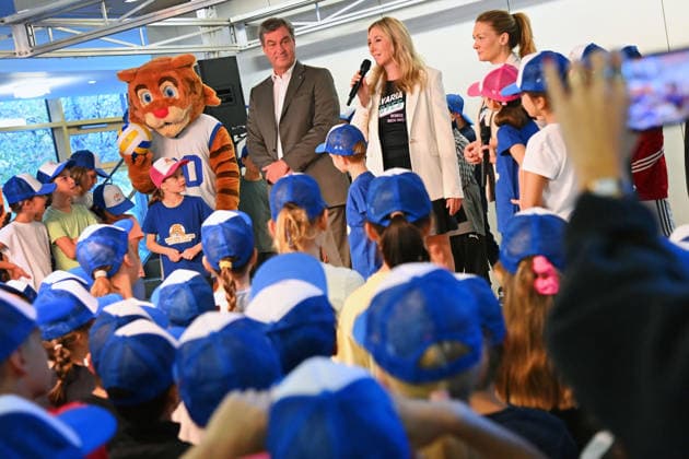 Markus SOEDER (Ministerpraesident Bayern und CSU Vorsitzender) besucht gemeinsam mit Gesundheitsministerin Judith Gerlach und Kultusministerin Anna Stolz am 06.10.2026 die Sport-Grundschule an der Margarethe-Danzi-Straße in Muenchen und informiert sich im Vorfeld des landesweiten Praeventionstages am 12. Oktober über erfolgreiche Praevention und Gesundheitsfoerderung im Schulalltag