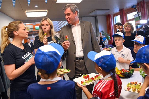 Markus SOEDER (Ministerpraesident Bayern und CSU Vorsitzender) besucht gemeinsam mit Gesundheitsministerin Judith Gerlach und Kultusministerin Anna Stolz am 06.10.2026 die Sport-Grundschule an der Margarethe-Danzi-Straße in Muenchen und informiert sich im Vorfeld des landesweiten Praeventionstages am 12. Oktober über erfolgreiche Praevention und Gesundheitsfoerderung im Schulalltag