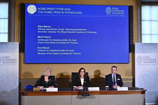 STOCKHOLM, SWEDEN, October 6, 2026—Eva Olsson, member of the Nobel Committee for Physics; Ellen Moon, Permanent Secretary of the Royal Swedish Academy of Sciences; and Mark Pearce, Chair of the Nobel Committee for Physics, announce that Francis Halzen has been awarded the 2026 Nobel Prize in Physics during a press conference at the Royal Swedish Academy of Sciences in STOCKHOLM, SWEDEN x10430x  Copyright: xChristinexOlsson TTx NOBELPRISET I FYSIK TILLKÄNNAGES pwhmWuszIPM