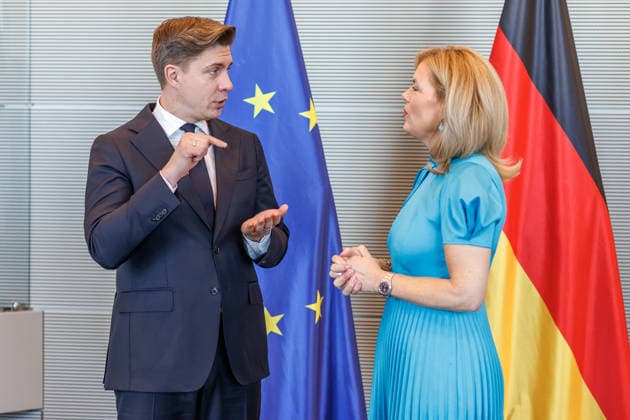 Bundestag Bundestagspraesidentin Julia Kloeckner empfaengt den Ministerpraesident der Republik Litauen, Mindaugas Sinkevicius im Deutschen Bundestag am 06.10.26 in Berlin. Berlin Berlin Deutschland Bundestag