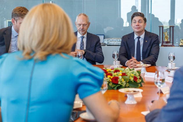 Bundestag Bundestagspraesidentin Julia Kloeckner empfaengt den Ministerpraesident der Republik Litauen, Mindaugas Sinkevicius im Deutschen Bundestag am 06.10.26 in Berlin. Berlin Berlin Deutschland Bundestag