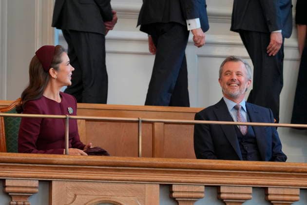 Folketingets aabning: Folketingssalen og statsministerens aabningstale Kong Frederik og dronning Mary ankommer til Folketingets aabning i Folketingssalen paa Christiansborg Slot i Koebenhavn, tirsdag den 6. oktober 2026. , Copenhagen Denmark Copyright: EmilxHelmsx spdk20261006-120244-L