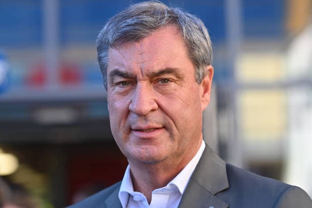 Markus SOEDER (Ministerpraesident Bayern und CSU Vorsitzender), Einzelbild,angeschnittenes Einzelmotiv,Portraet,Portrait,Porträt. Markus SOEDER (Ministerpraesident Bayern und CSU Vorsitzender) besucht gemeinsam mit Gesundheitsministerin Judith Gerlach und Kultusministerin Anna Stolz am 06.10.2026 die Sport-Grundschule an der Margarethe-Danzi-Straße in Muenchen und informiert sich im Vorfeld des landesweiten Praeventionstages am 12. Oktober über erfolgreiche Praevention und Gesundheitsfoerderung im Schulalltag