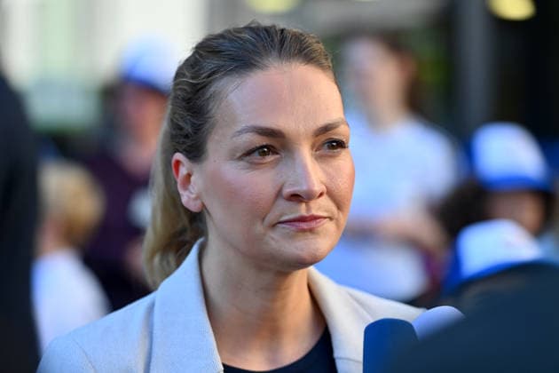 Judith GERLACH (Staatsministerin fuer Gesundheit, Pflege und Praevention), Einzelbild,angeschnittenes Einzelmotiv,Portraet,Portrait,Porträt. Markus SOEDER (Ministerpraesident Bayern und CSU Vorsitzender) besucht gemeinsam mit Gesundheitsministerin Judith Gerlach und Kultusministerin Anna Stolz am 06.10.2026 die Sport-Grundschule an der Margarethe-Danzi-Straße in Muenchen und informiert sich im Vorfeld des landesweiten Praeventionstages am 12. Oktober über erfolgreiche Praevention und Gesundheitsfoerderung im Schulalltag