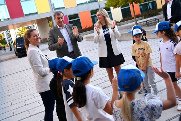 Markus SOEDER (Ministerpraesident Bayern und CSU Vorsitzender) besucht gemeinsam mit Gesundheitsministerin Judith Gerlach und Kultusministerin Anna Stolz am 06.10.2026 die Sport-Grundschule an der Margarethe-Danzi-Straße in Muenchen und informiert sich im Vorfeld des landesweiten Praeventionstages am 12. Oktober über erfolgreiche Praevention und Gesundheitsfoerderung im Schulalltag