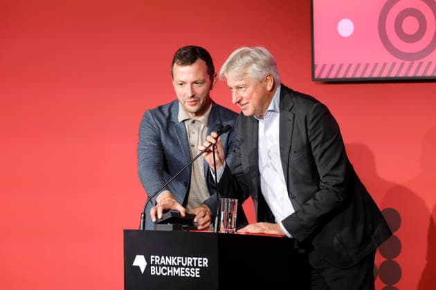Frankfurt Impressionen 06.10.2026 Die 78. Frankfurter Buchmesse verabschiedet den langjährigen Direktor Juergen Boos links Sebastian GUGGOLZ Vorsteher des Börsenvereins des Deutschen Buchhandels Frankfurt (Main) Hessen Deutschland