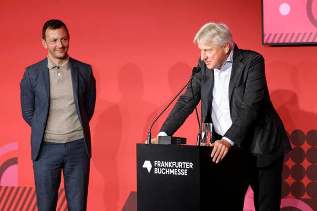 Frankfurt Impressionen 06.10.2026 Die 78. Frankfurter Buchmesse verabschiedet den langjährigen Direktor Juergen Boos links Sebastian GUGGOLZ Vorsteher des Börsenvereins des Deutschen Buchhandels Frankfurt (Main) Hessen Deutschland