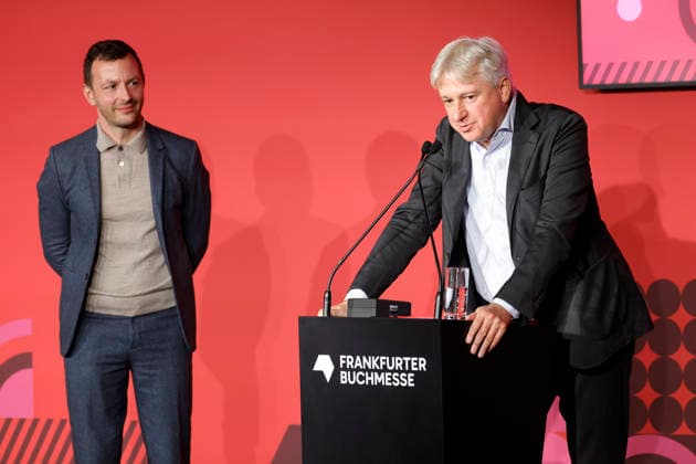 Frankfurt Impressionen 06.10.2026 Die 78. Frankfurter Buchmesse verabschiedet den langjährigen Direktor Juergen Boos links Sebastian GUGGOLZ Vorsteher des Börsenvereins des Deutschen Buchhandels Frankfurt (Main) Hessen Deutschland