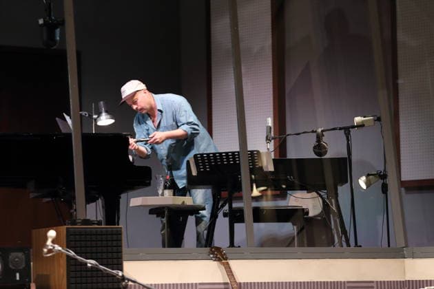 David Ruland (als Charlie) während der Fotoprobe für Stereophonic in der Schaubühne am Lehniner Platz in Berlin, 5. Oktober 2026. Von David Adjmi. Regie Thomas Ostermeier. Bühne Magda Willi. Kostüme Vanessa Sampaio Borgmann. Premiere ist am 7. Oktober 2026. Schaubühne Berlin Stereophonic