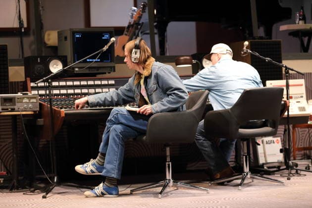 Stefan Stern (als Grover) und David Ruland (als Charlie), v.l., während der Fotoprobe für Stereophonic in der Schaubühne am Lehniner Platz in Berlin, 5. Oktober 2026. Von David Adjmi. Regie Thomas Ostermeier. Bühne Magda Willi. Kostüme Vanessa Sampaio Borgmann. Premiere ist am 7. Oktober 2026. Schaubühne Berlin Stereophonic