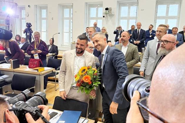 Magdeburg, Sachsen-Anhalt, Deutschland, 06.10.2026: Konstituierende Sitzung des Landtags: Tobias Rausch, AfD, Ulrich Siegmund, AfD, nach der Wahl des neuen Landtagspräsidenten, rechts Hans-Thomas Tillschneider Copyright: xdtsxNachrichtenagenturx dts_137257