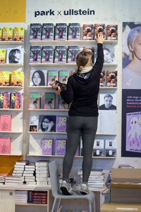 06.10.2026, Frankfurt am Main, DEU, Frankfurter Buchmesse. Am fruehen Dienstag morgen wird noch aufgebaut. Z.B. am Ullstein Stand