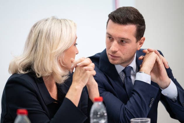 Marine Le Pen and Jordan Bardella Press Conference - Paris Far-right party Rassemblement National (RN) candidate in France s 2027 presidential election Marine Le Pen and President of French far-right party Rassemblement National (RN) Jordan Bardella during a press conference to present the party’s counter-budget for 2027 and its proposed budgetary trajectory for 2027–2032 at the party s headquarters in Paris, France, on October 6, 2026. Photo by Alexis Jumeau ABACAPRESS.COM Paris France  Copyright: xJumeauxAlexis ABACAx