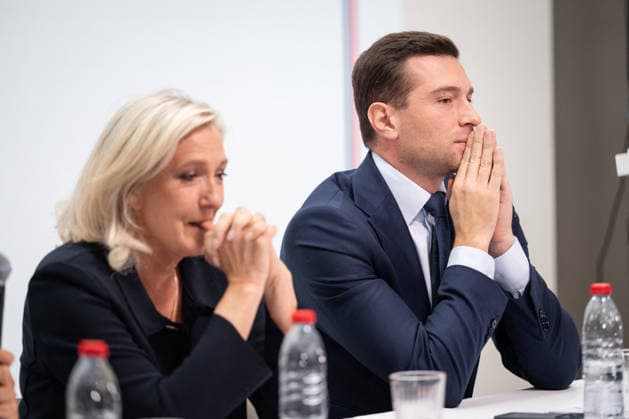 Marine Le Pen and Jordan Bardella Press Conference - Paris Far-right party Rassemblement National (RN) candidate in France s 2027 presidential election Marine Le Pen and President of French far-right party Rassemblement National (RN) Jordan Bardella during a press conference to present the party’s counter-budget for 2027 and its proposed budgetary trajectory for 2027–2032 at the party s headquarters in Paris, France, on October 6, 2026. Photo by Alexis Jumeau ABACAPRESS.COM Paris France  Copyright: xJumeauxAlexis ABACAx